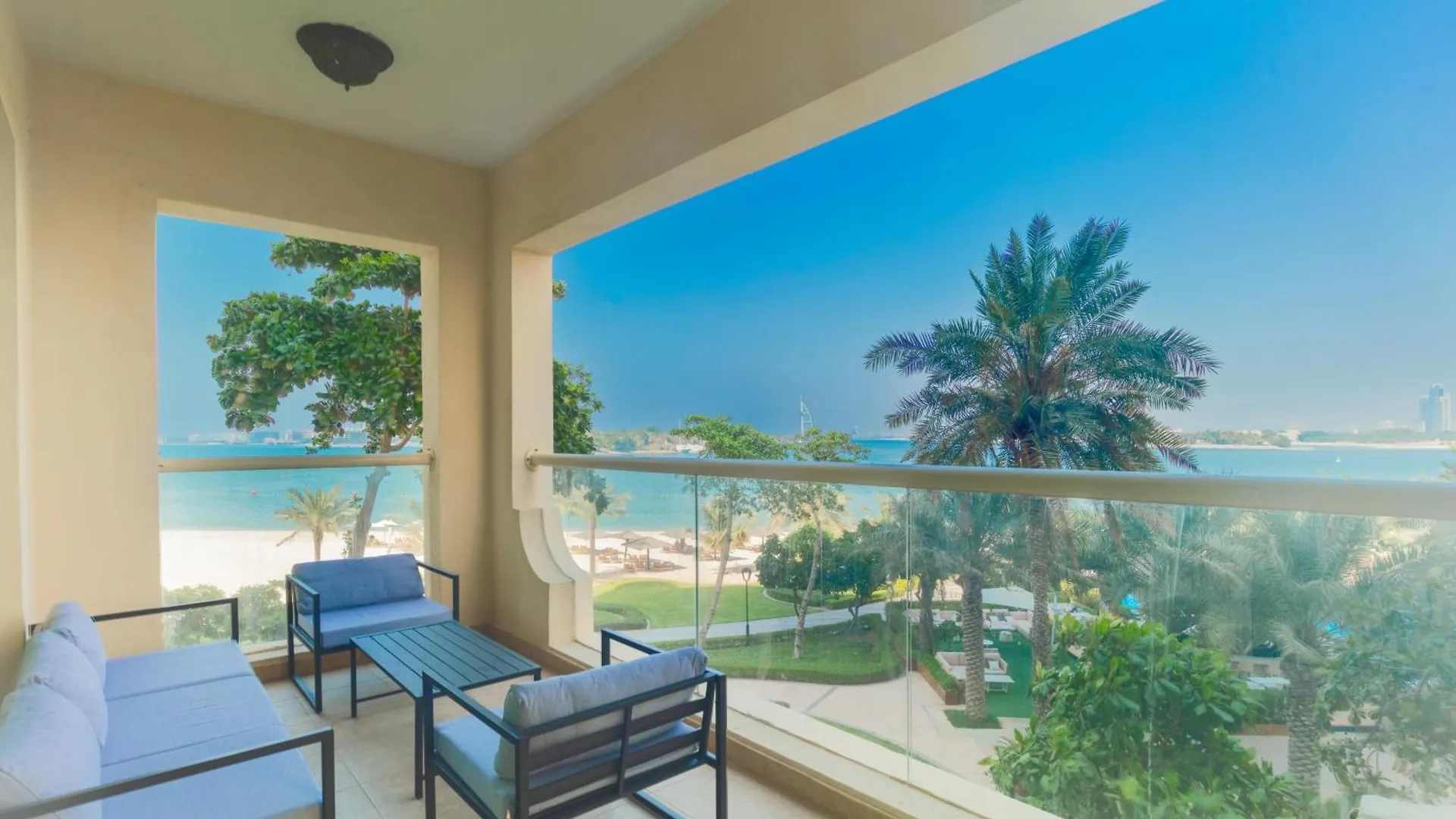 Bright 2 Bedroom Apartment, Beach & Pool Access Dubai Apartment