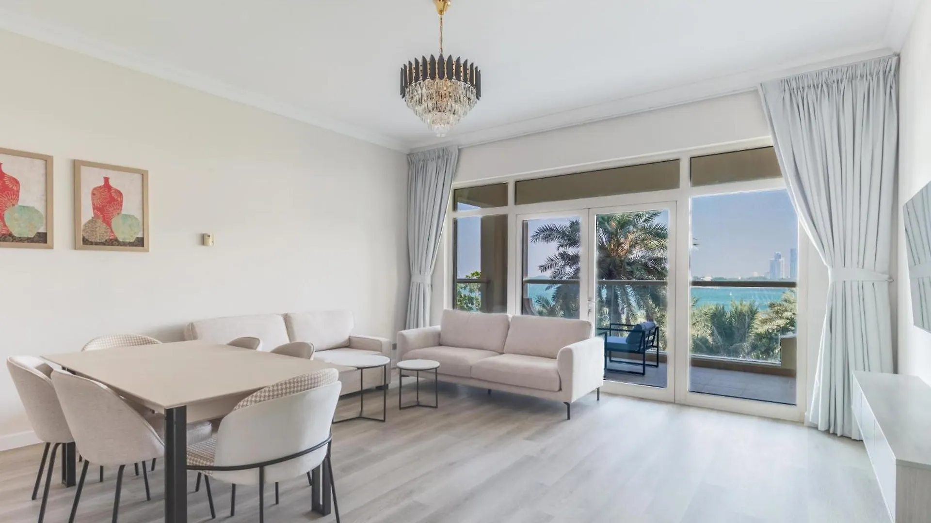 Bright 2 Bedroom Apartment, Beach & Pool Access Dubai Apartment