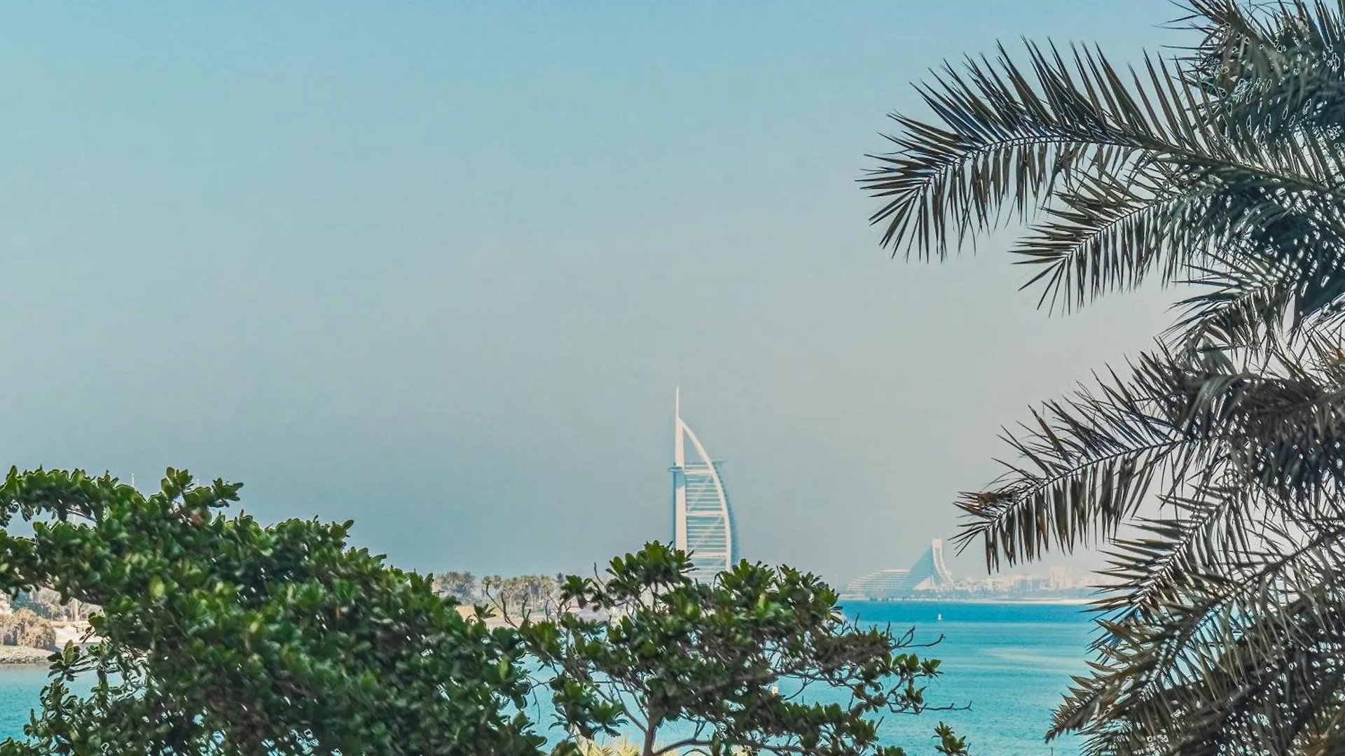 Bright 2 Bedroom Apartment, Beach & Pool Access Dubai Apartment