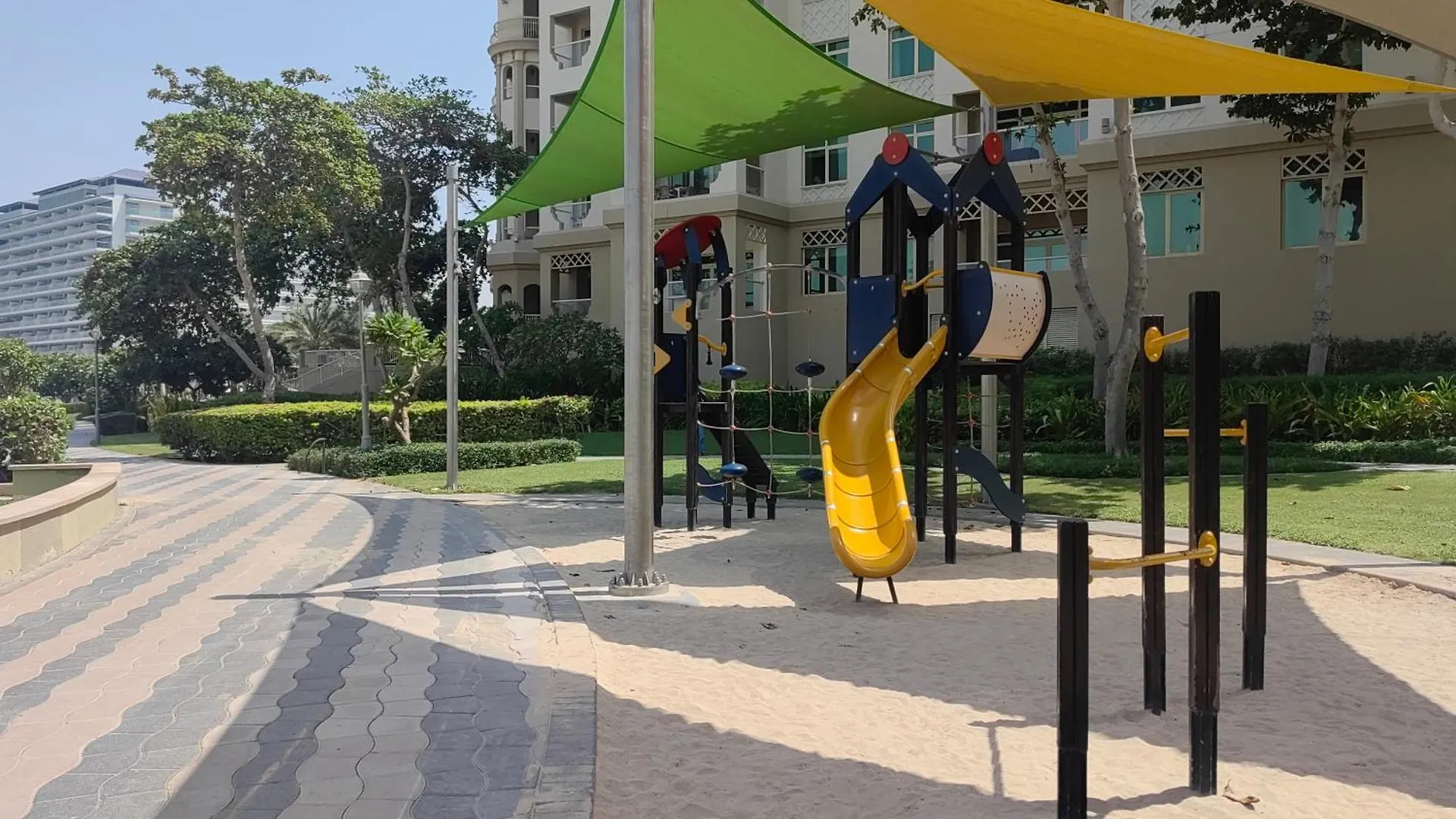 Bright 2 Bedroom Apartment, Beach & Pool Access Dubai