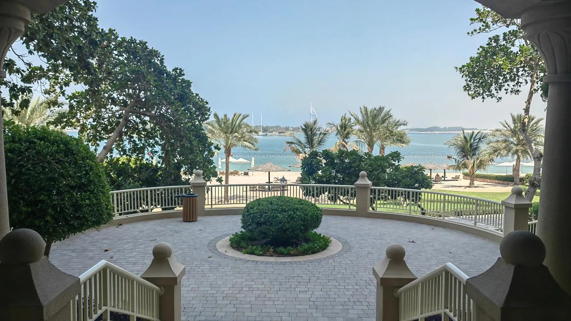 Apartment Bright 2 Bedroom Apartment, Beach & Pool Access Dubai