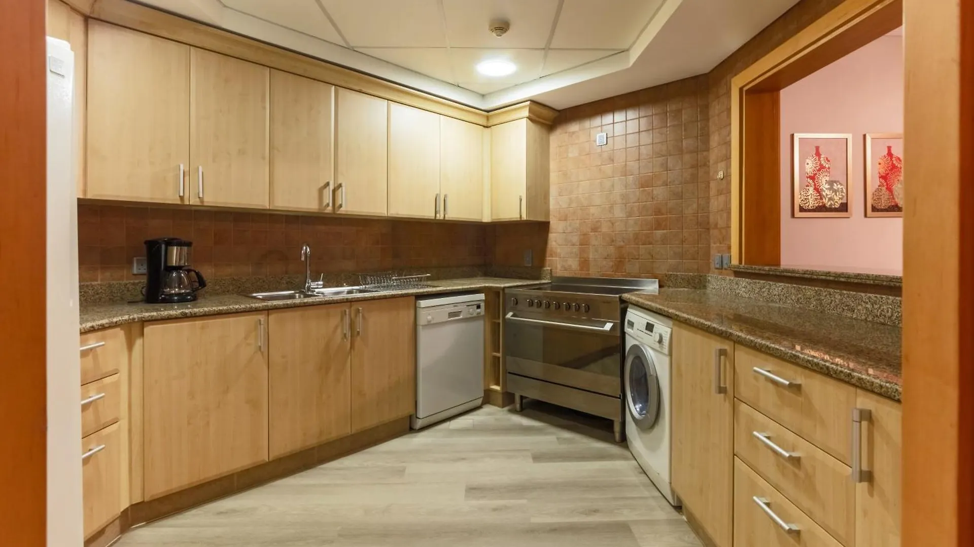 Bright 2 Bedroom Apartment, Beach & Pool Access Dubai 0*,