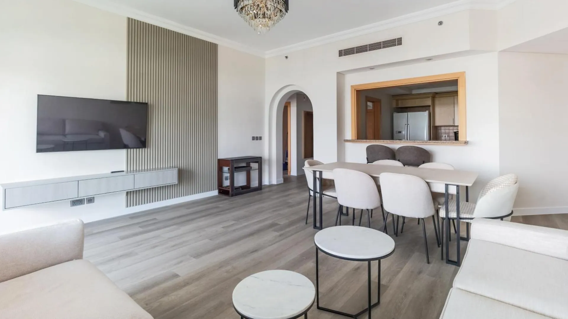 Bright 2 Bedroom Apartment, Beach & Pool Access Dubai Apartment