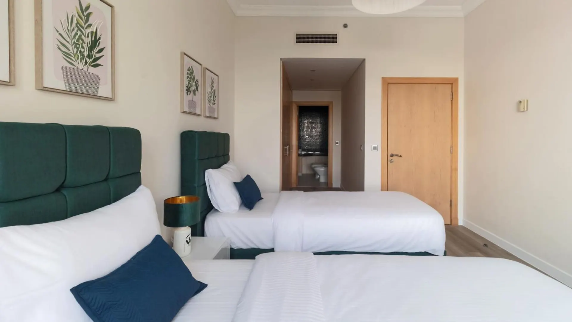 Bright 2 Bedroom Apartment, Beach & Pool Access Dubai Apartment