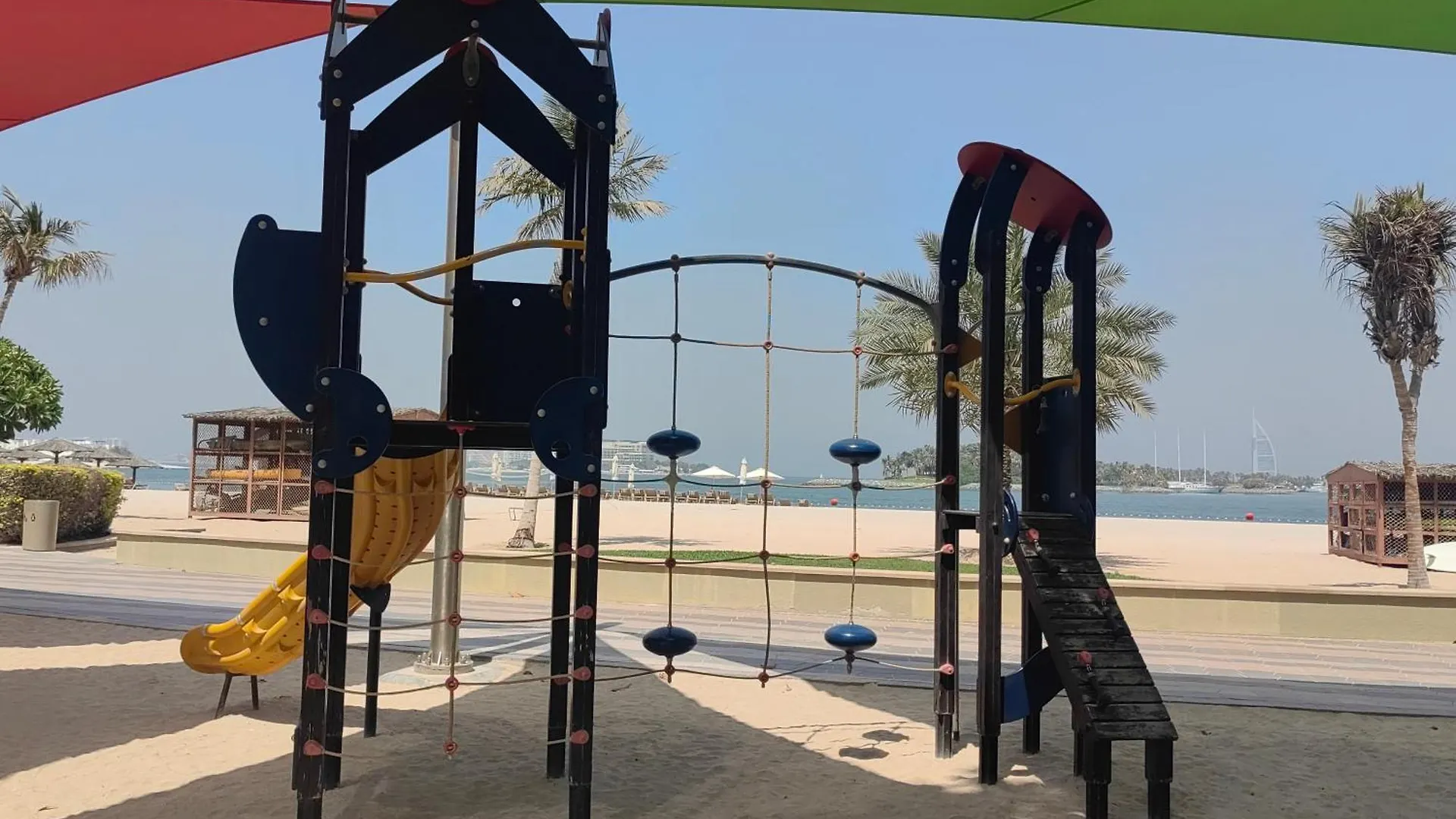 Bright 2 Bedroom Apartment, Beach & Pool Access Dubai