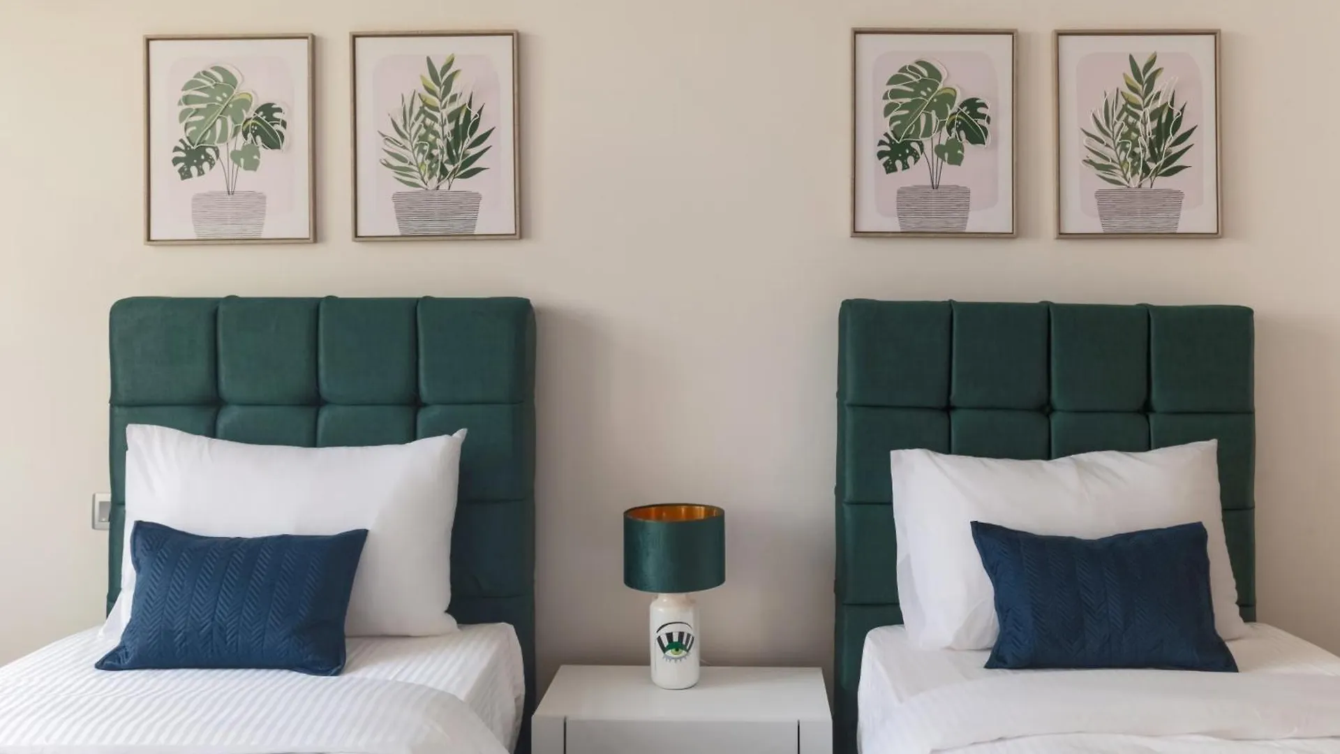 Bright 2 Bedroom Apartment, Beach & Pool Access Dubai 0*,