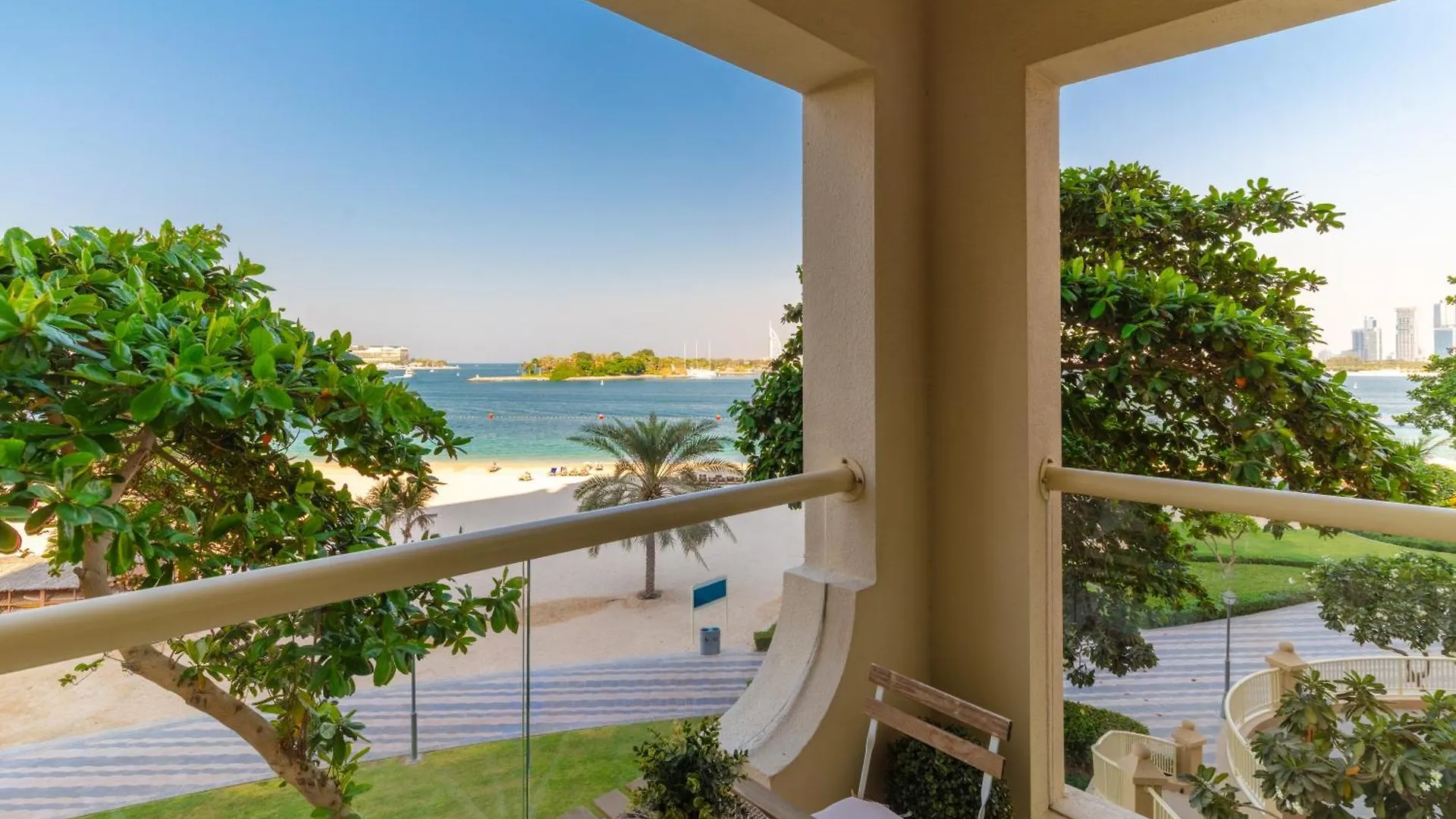 Apartment Bright 2 Bedroom Apartment, Beach & Pool Access Dubai
