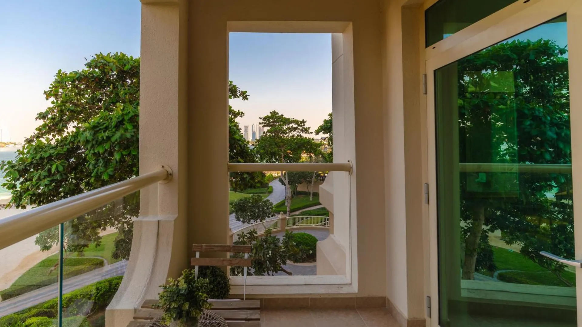 Apartment Bright 2 Bedroom Apartment, Beach & Pool Access Dubai