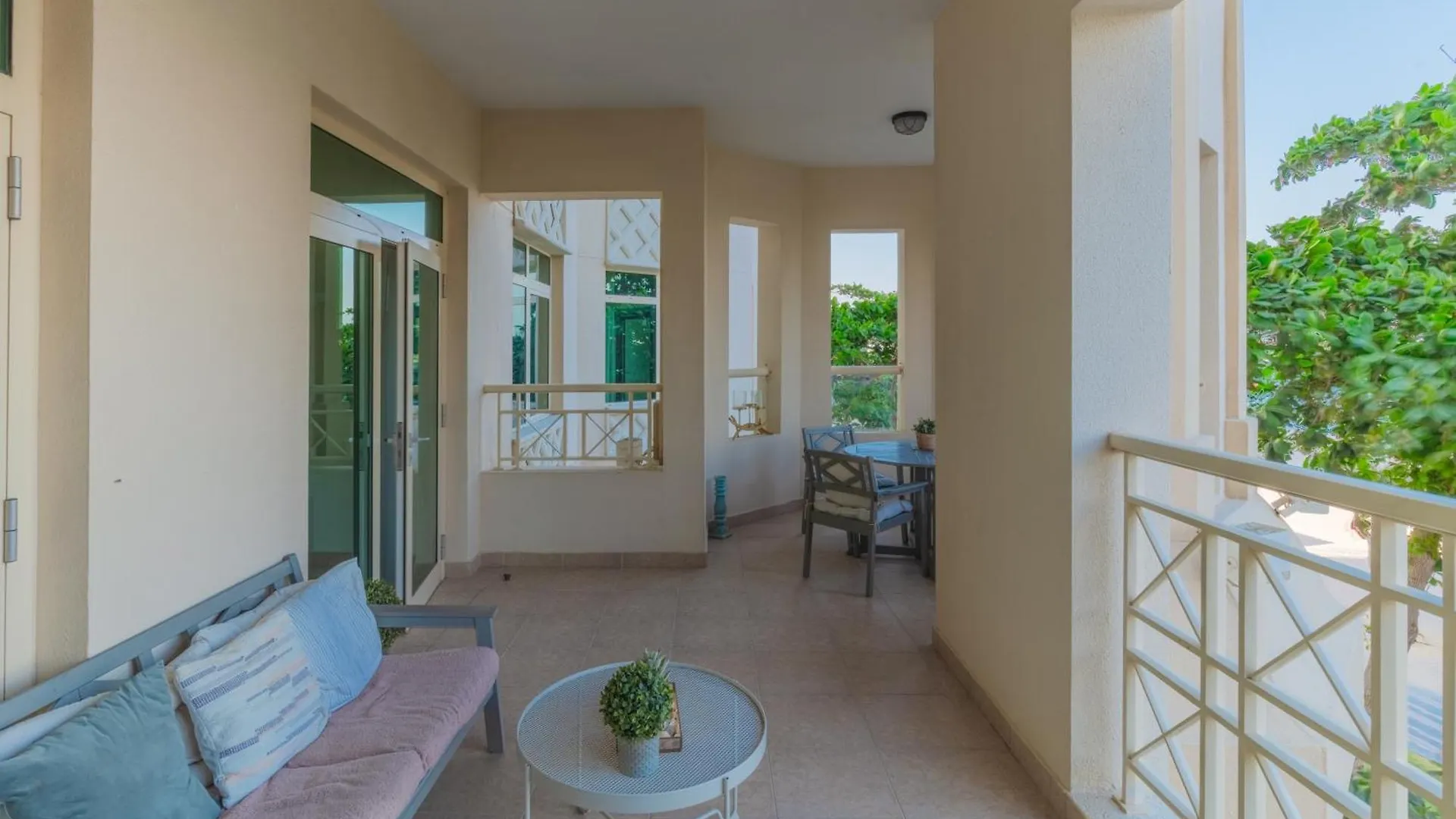 Bright 2 Bedroom Apartment, Beach & Pool Access Dubai Apartment