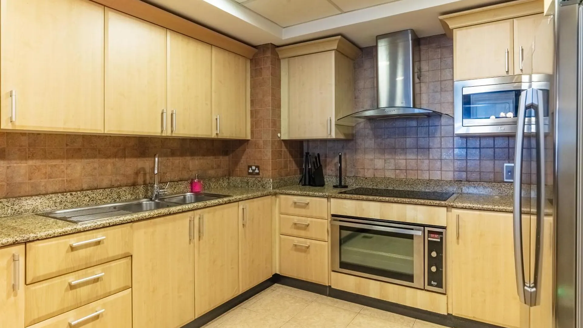 Apartment Bright 2 Bedroom Apartment, Beach & Pool Access Dubai