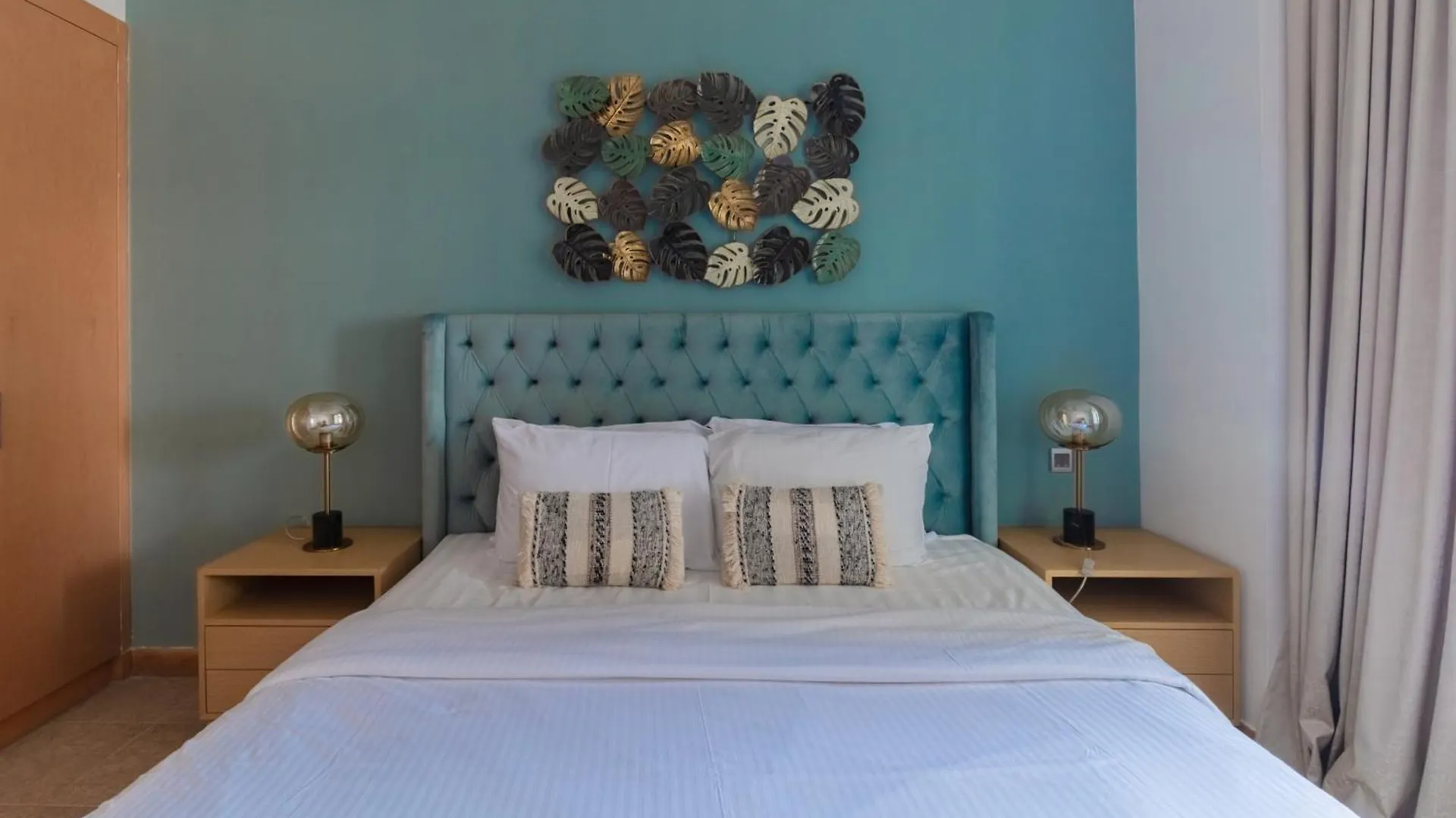 Bright 2 Bedroom Apartment, Beach & Pool Access Dubai Apartment
