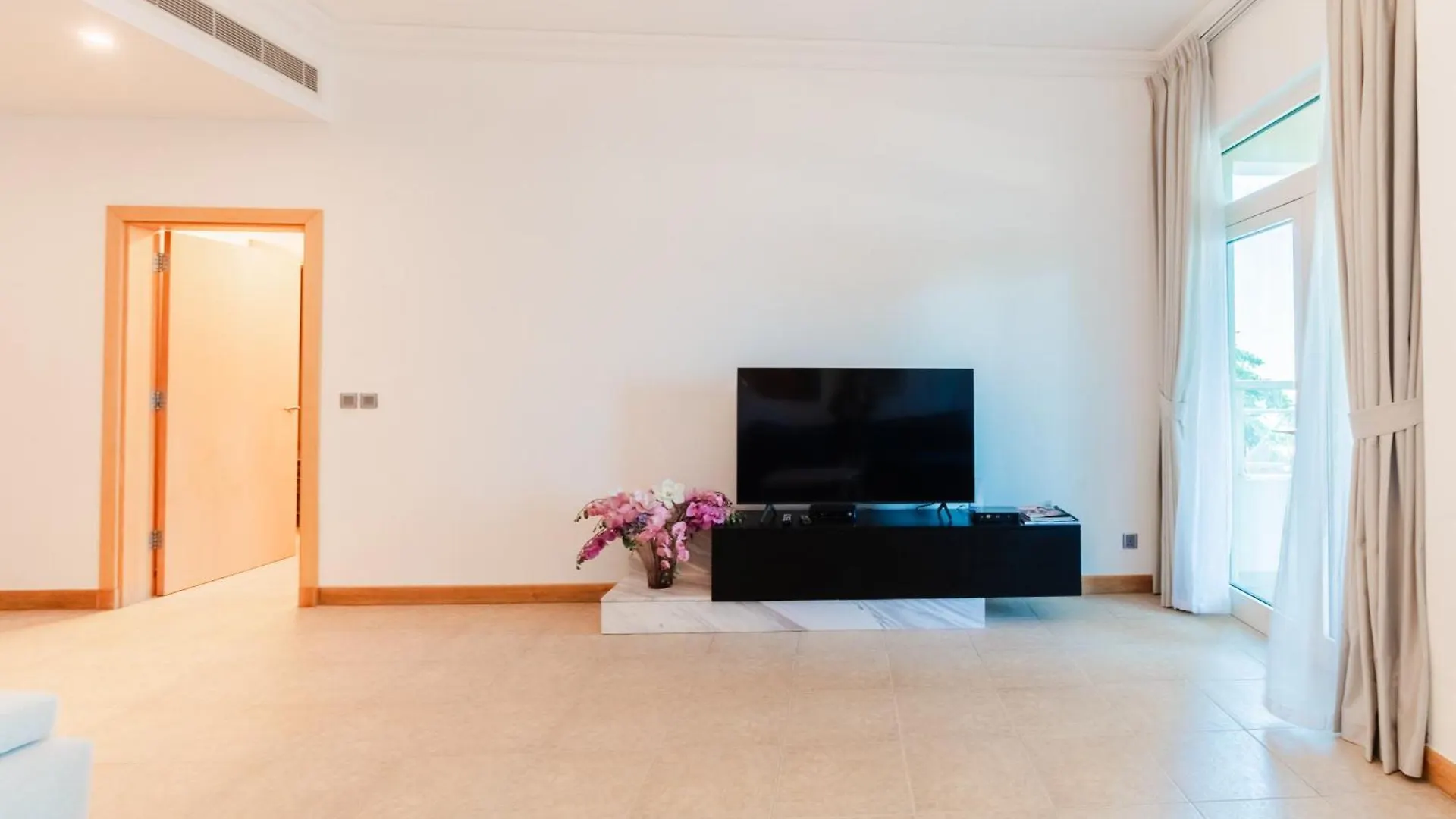 Apartment Bright 2 Bedroom Apartment, Beach & Pool Access Dubai United Arab Emirates