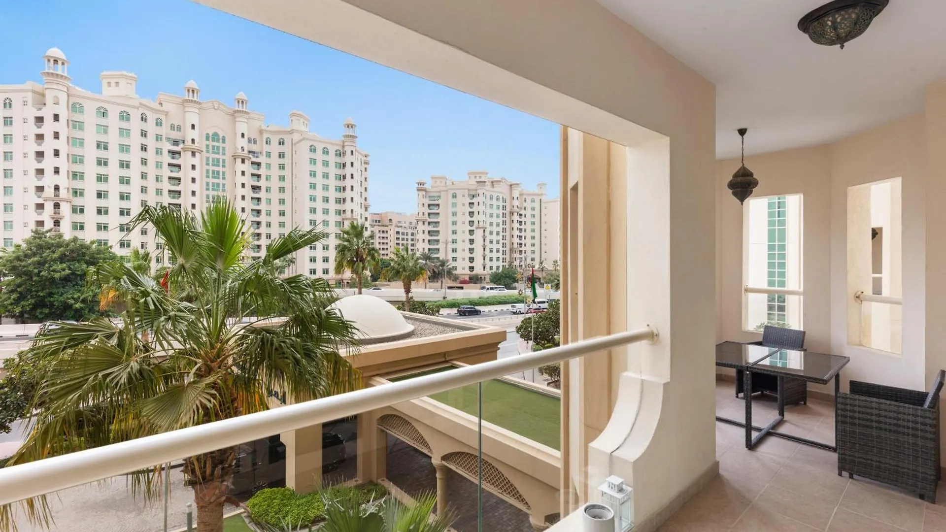 Bright 2 Bedroom Apartment, Beach & Pool Access Dubai