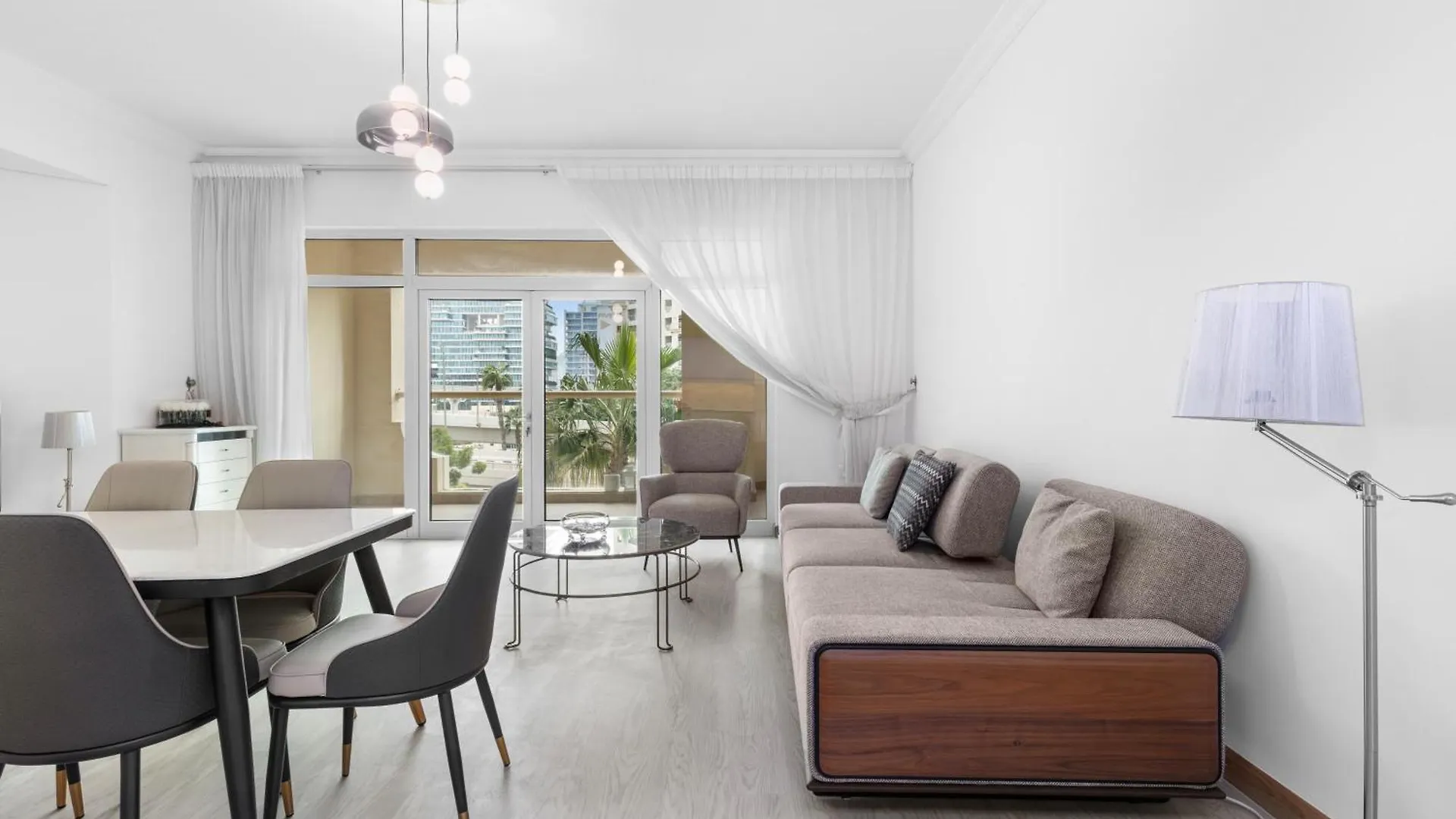 Bright 2 Bedroom Apartment, Beach & Pool Access Dubai 0*,