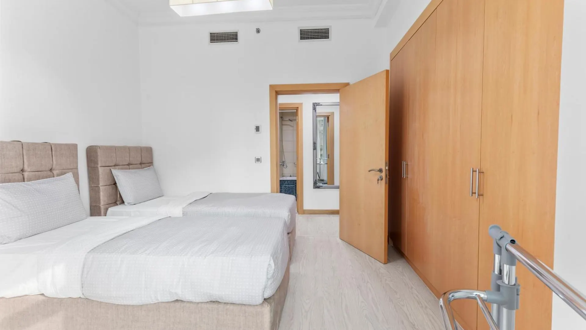 Apartment Bright 2 Bedroom Apartment, Beach & Pool Access Dubai