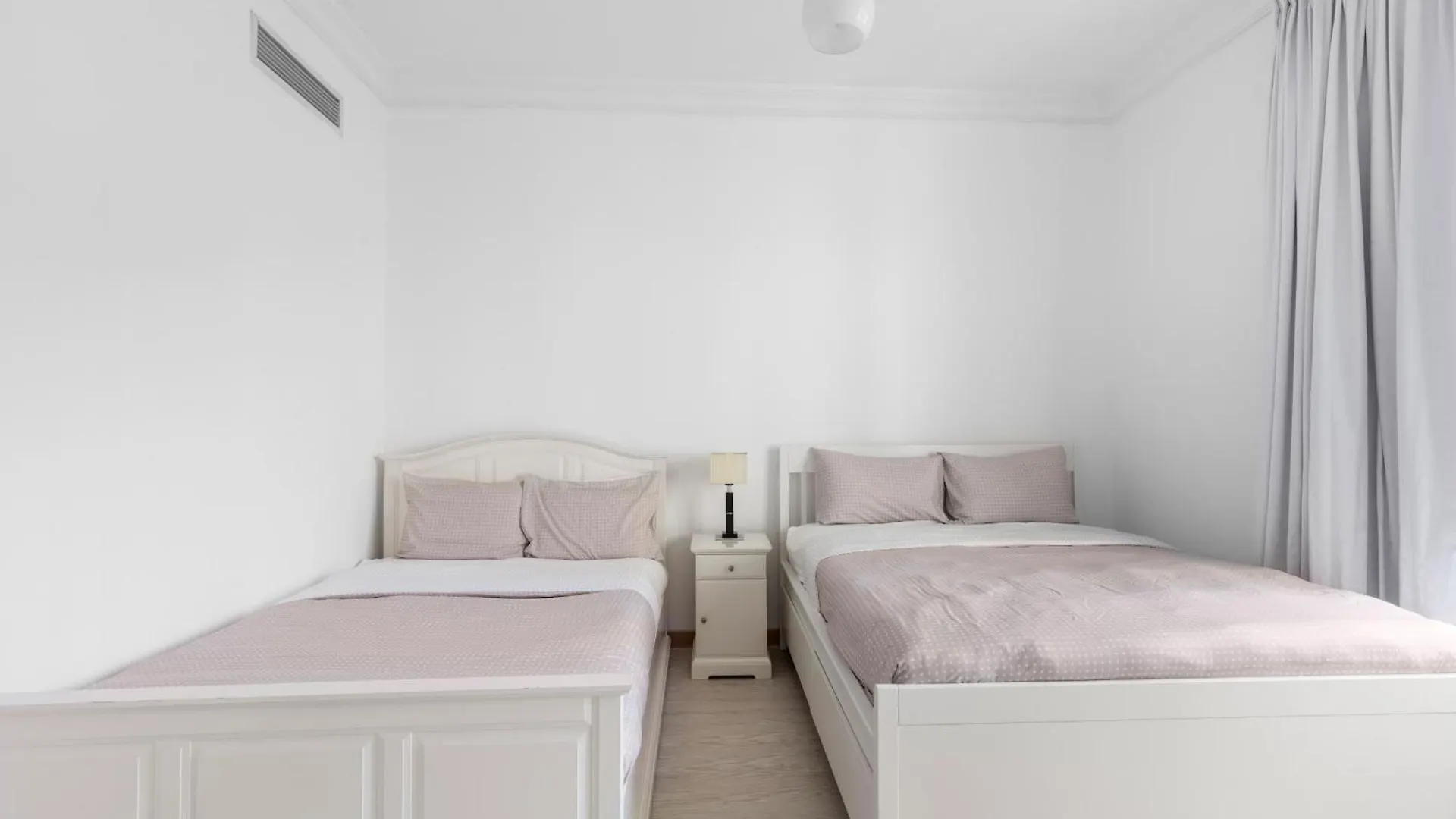 Bright 2 Bedroom Apartment, Beach & Pool Access Dubai