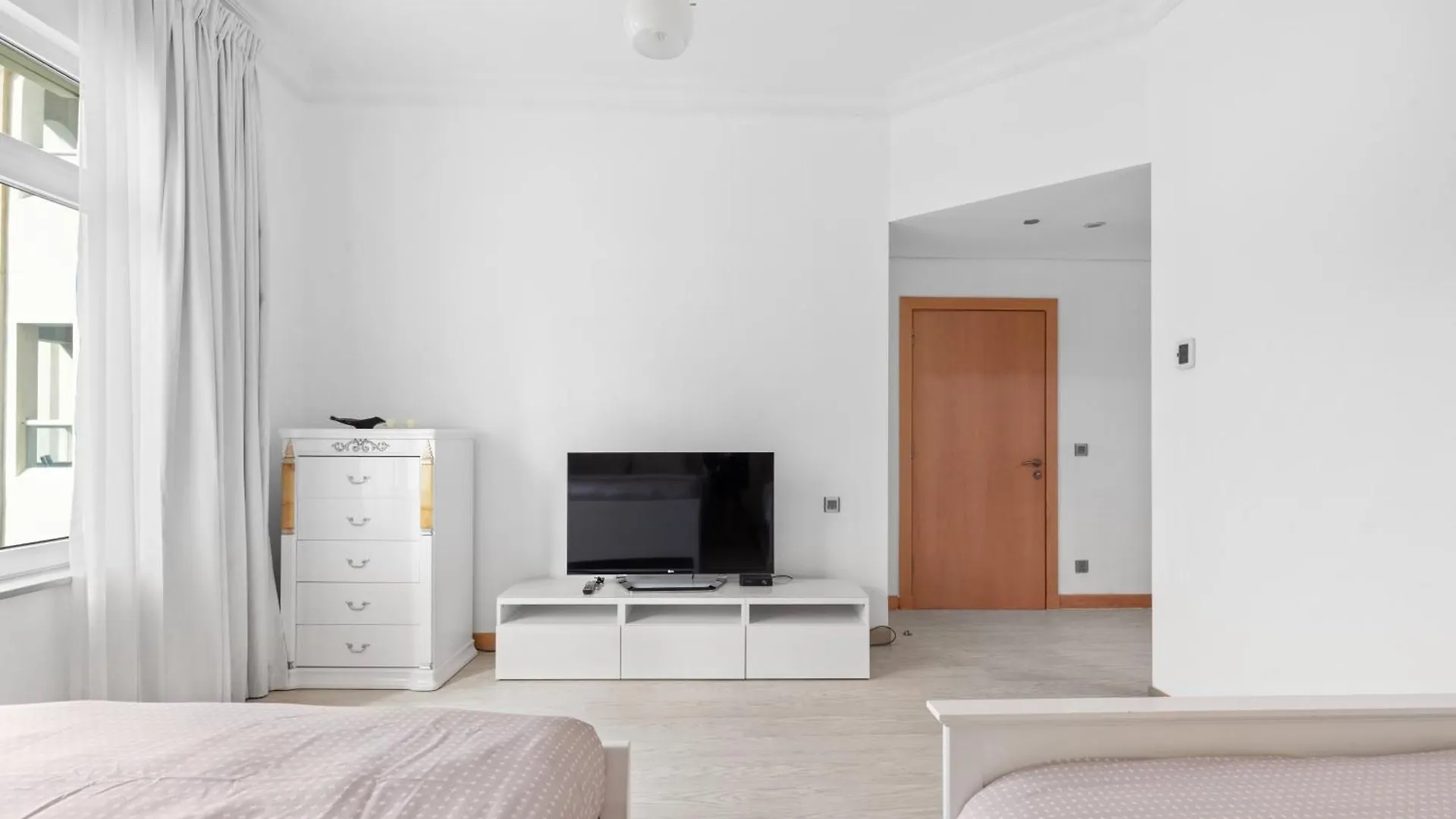 Apartment Bright 2 Bedroom Apartment, Beach & Pool Access Dubai United Arab Emirates