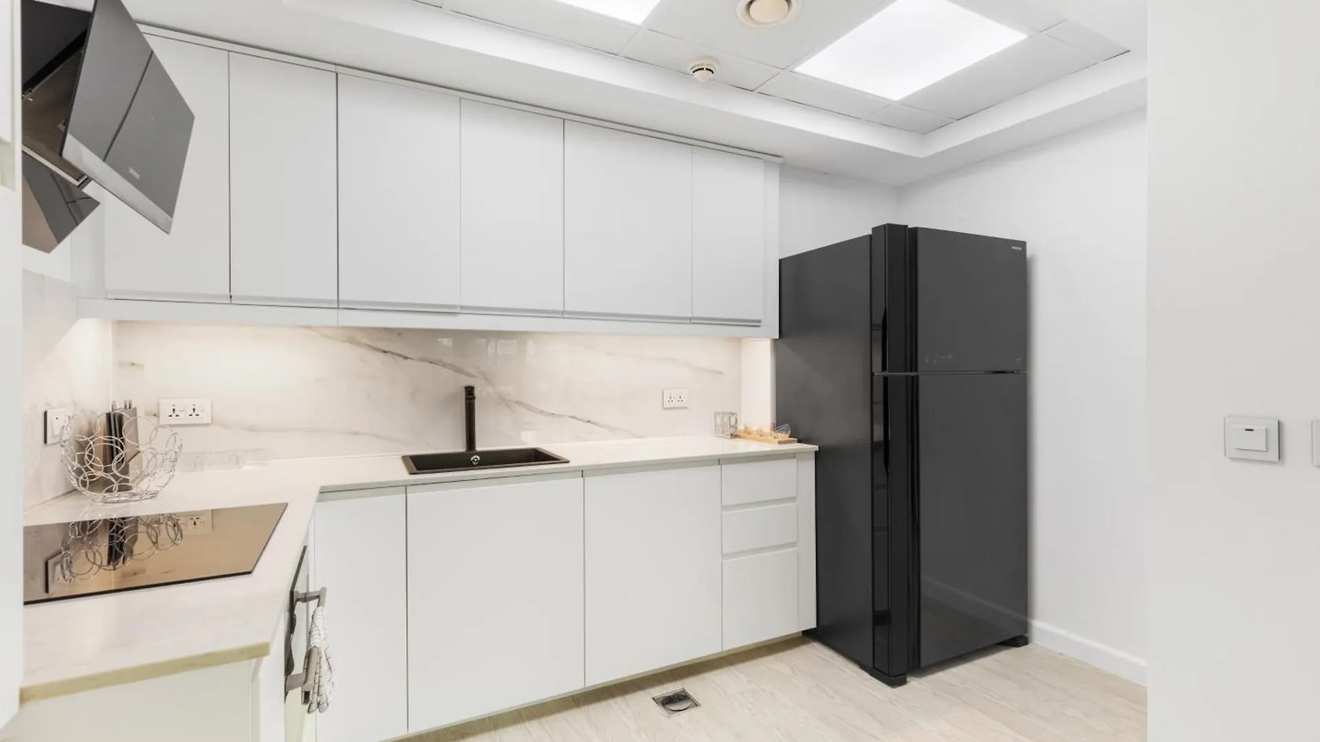 Bright 2 Bedroom Apartment, Beach & Pool Access Dubai