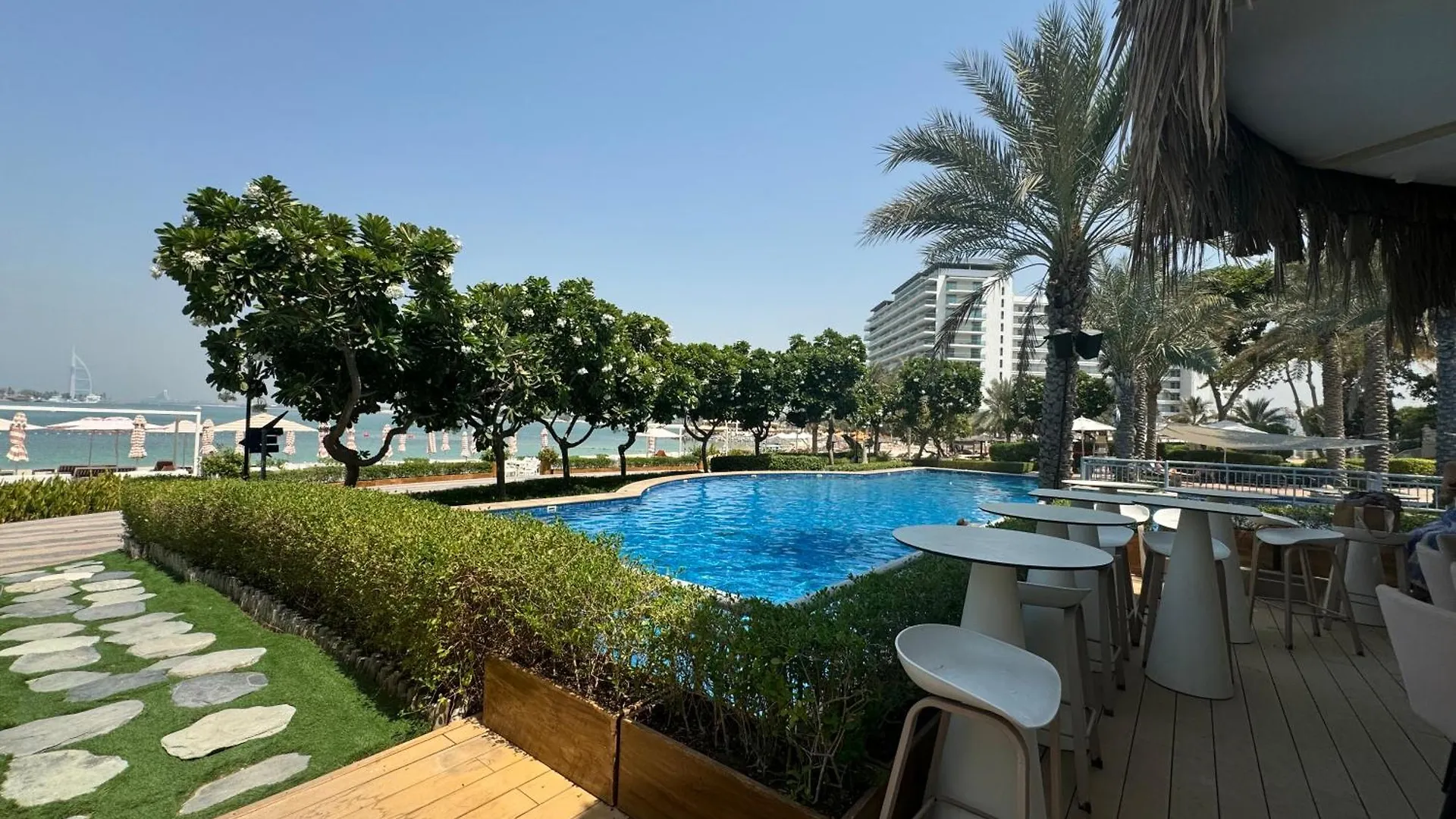 Bright 2 Bedroom Apartment, Beach & Pool Access Dubai Apartment