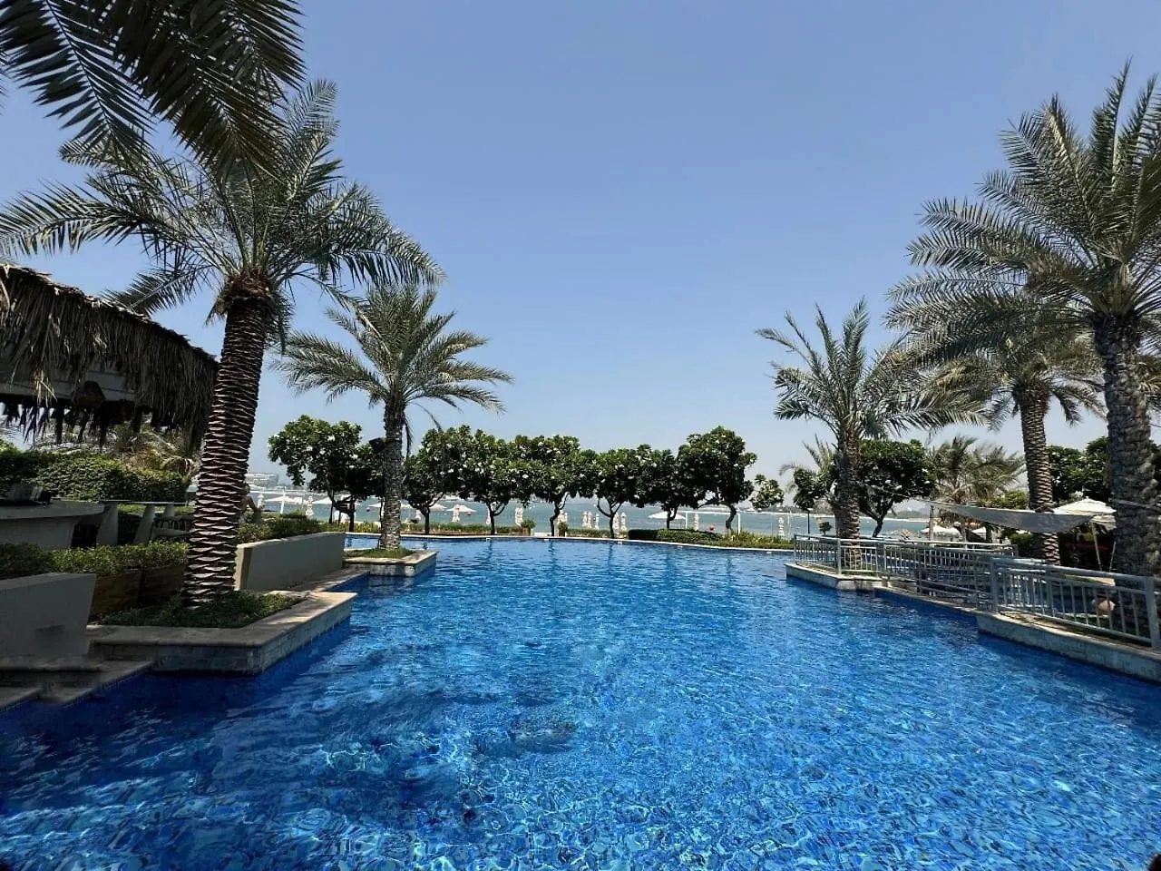 Bright 2 Bedroom Apartment, Beach & Pool Access Dubai