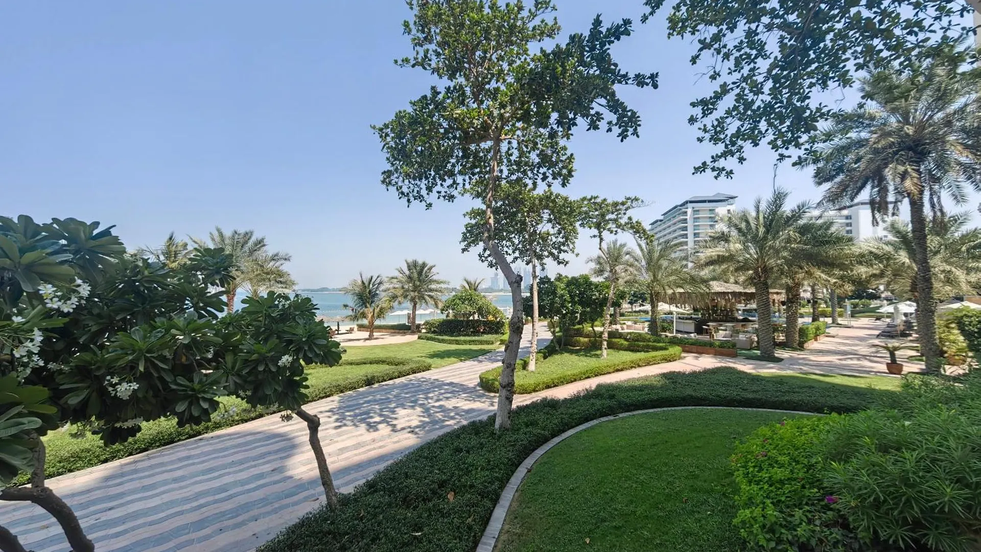 Bright 2 Bedroom Apartment, Beach & Pool Access 迪拜 公寓