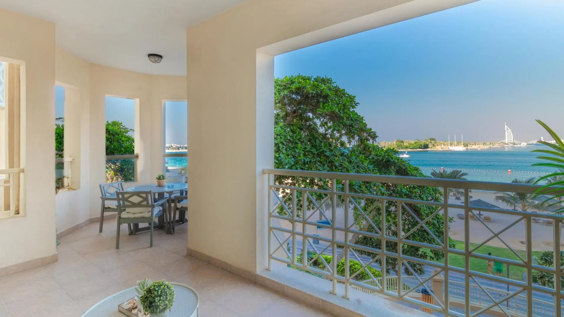 Bright 2 Bedroom Apartment, Beach & Pool Access 迪拜 0*,  阿拉伯联合酋长国