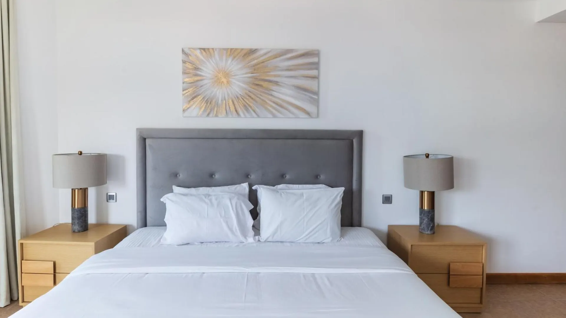Bright 2 Bedroom Apartment, Beach & Pool Access 迪拜