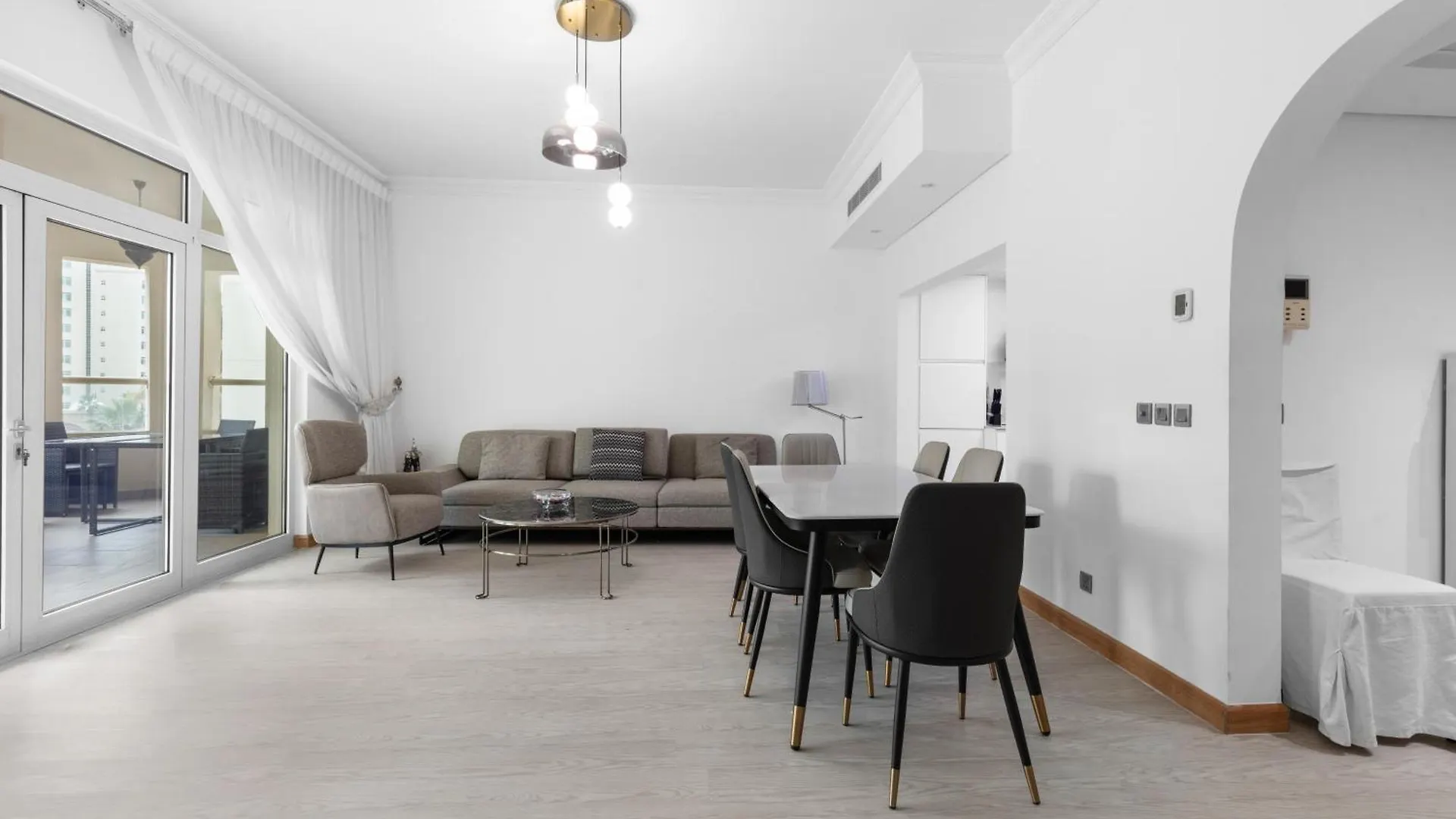 Bright 2 Bedroom Apartment, Beach & Pool Access 迪拜 0*,  阿拉伯联合酋长国